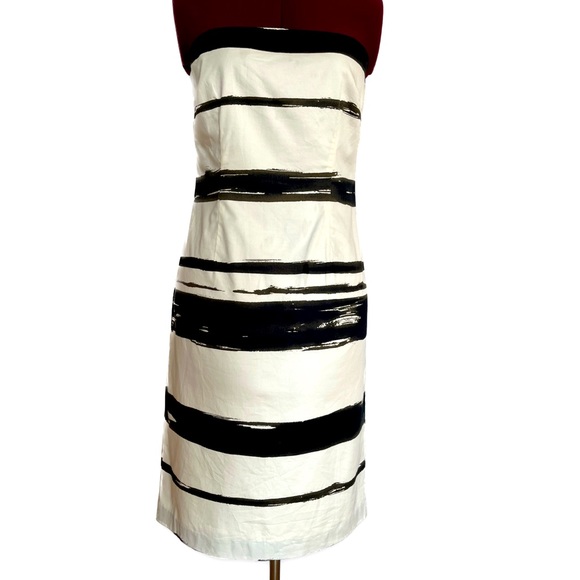 The Limited Black and White Strapless Body Con Dress with Zipper Detail - Picture 2 of 11